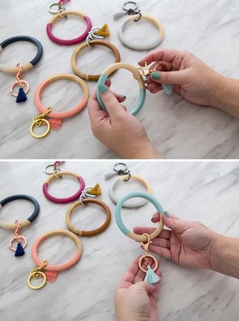 Diy Keychain Ideas, Diy Bracelet Keychain, Trendy Keychains, Diy Bangles, Keychain Bracelets, Bangle Keychain, Bangle Diy, Diy Keychains, Tassel Crafts