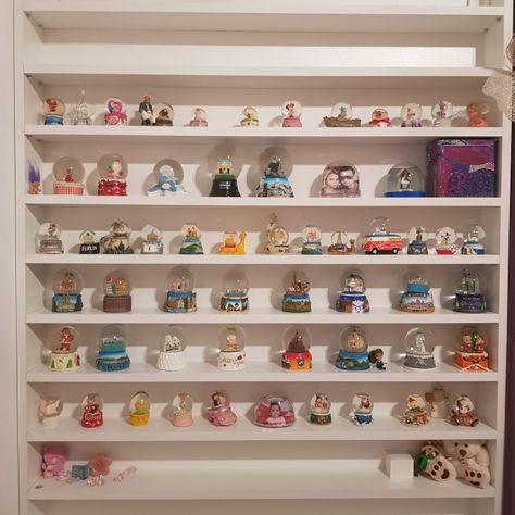 Snowglobe Collection Display, Snow Globe Display Shelf, Snow Globe Collection Display, Snowglobe Display, Souvenir Shelf, Ideas For Floating Shelves, Snow Globe Collection, Toy Collection Room, Vintage Snow Globes