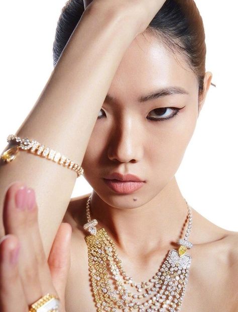 / Sijia Kang by Sun Zhong Jia for Vogue China , Sept... Sijia Kang, Vogue China, China Jewelry, Man Photo, Wrap Watch, Pearl Necklace, Vogue, China, Sun