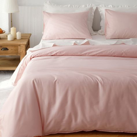 PRICES MAY VARY. PREMIUM QUALITY FABRIC: Indulge in the luxurious comfort of our sateen weave duvet cover set. Crafted with 100% long staple cotton, our high-quality yarns ensure a soft, durable, and delicate touch. Experience ultimate breathability and a cooling effect that prevents night sweats, giving your skin ample space to breathe. Enjoy the everlasting comfort of a 5-star hotel-style duvet cover at an affordable price. COMPLETE QUEEN SIZE SET: Our Queen duvet cover set includes 1 Queen du Jersey Quilt, Egyptian Cotton Duvet Cover, Pink Duvet, Bedroom Pillows, Hotel Style, Duvet Covers Twin, Quilt Cover Sets, Cotton Duvet Cover, Cotton Duvet