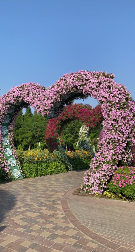 visit dubai miracle gardens heart floral flowers gardens summer sun pink purple foliage travel aesthetic pretty flowers places to visit Dubai Flower Garden, Wallpaper Unique, Purple Foliage, Heart Garden, Miracle Garden, Dubai Aesthetic, Aesthetic Pretty, Boquette Flowers, Visit Dubai