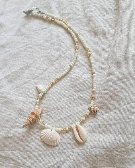 Beach Jewelry Ideas, Sea Shells Jewelry Ideas, Shells Jewelry Ideas, Shell Necklace Diy Seashell Jewelry, Sea Shell Jewelry Diy, Beach Necklace Aesthetic, Shell Necklace Aesthetic, Shell Jewelry Ideas, Diy Seashell Jewelry