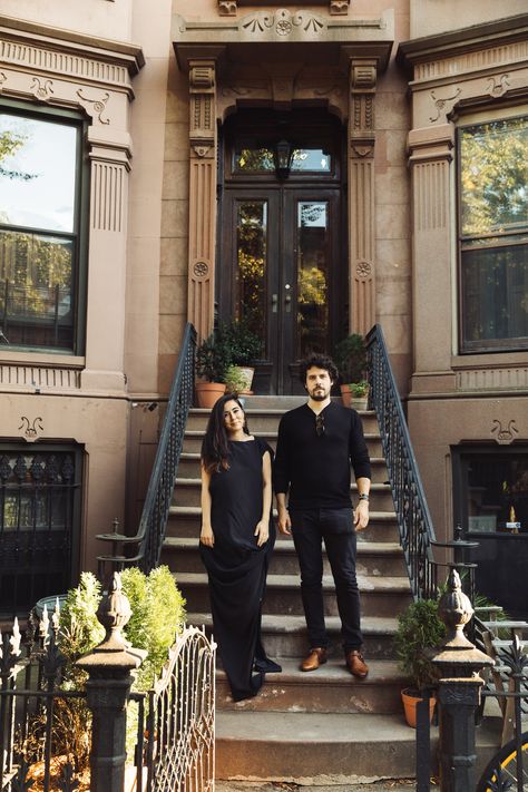 Chicago Brownstone, Brownstone Interiors, Nyc Brownstone, Brownstone Homes, New York Brownstone, Blue White Kitchens, Townhouse Interior, Paris Markets, Brooklyn Brownstone