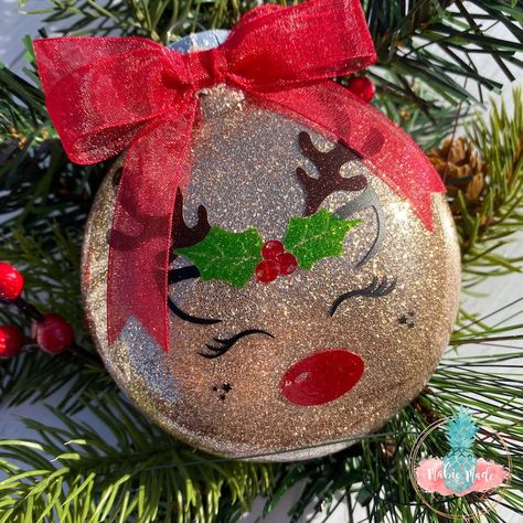 Office Xmas Gifts, Christmas Mandala, Red Nose Reindeer, Baby Christmas Ornaments, Painted Christmas Ornaments, Office Christmas Decorations, Glitter Ornaments, Holiday Crafts Christmas, Red Nose