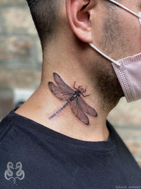 Dragonfly neck tattoo blackwork fineline realistic @kozik_tattooer Bug Neck Tattoo, Dragonfly Neck Tattoo, Tattoo Neck, Dragonfly Tattoo, Neck Tattoo, Get A Tattoo, Leaf Tattoos, Ear Tattoo, Tattoo On