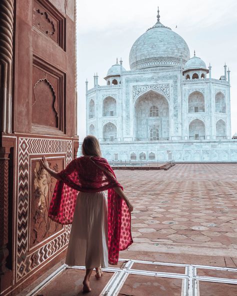 Taj Mahal Poses Pictures, Amritsar Outfit Ideas, Taj Mahal Picture Ideas, Taj Mahal Photography Pose, Taj Mahal Poses, Taj Mahal Outfit, Taj Mahal Outfit Ideas, Taj Mahal Photography, India Itinerary