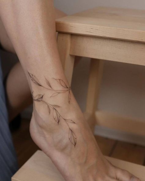 Wrap Around Ankle Tattoos, Fineline Tattoo Ideas, Anklet Tattoos For Women, Wheat Tattoo, Upper Leg Tattoos, Tato Suku, Wrap Around Tattoo, Pola Tato, Wrap Tattoo