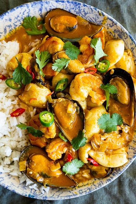 Thai Seafood Curry Recipes, Thai Seafood Curry, Sea Food Mix Recipes, Thai Seafood Recipes, Mix Seafood Recipes, Curry Seafood Recipes, Mix Seafood Recipe, Mixed Seafood Dishes, Tibet Recipes