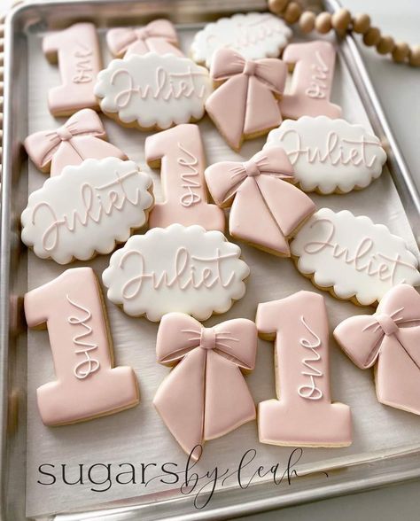 Tutu Cute 2nd Birthday Party Cookies, Isn't She Onederful Cookies, Blush And Bows Birthday, Bows Cookies Decorated, Pink First Birthday Cookies, Desserts For First Birthday Party, Pink Bow Cookies Decorated, Coquette Cookies Decorated, Baby Girl First Birthday Theme Bows