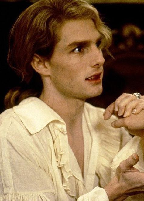 lestat de lioncourt, the vampire chronicles, interview with the vampire, tom cruise, anne rice, vampire Brad Pitt Interview, Anne Rice Vampire Chronicles, Vampire Hair, Vampire Photo, Lestat And Louis, Vampire Film, Queen Of The Damned, Hot Vampires, The Vampire Chronicles