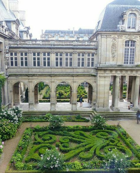 Musee Carnavalet, Marais Paris Road Trip, Musee Carnavalet, Paris Images, Diy Photography, School Trip, Water Painting, Photography Skills, Greatest Adventure, Best Photographers