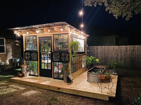 Window Greenhouse, Small Garden Shed, Recycled Window, Diy Greenhouse Plans, Outdoor Greenhouse, Greenhouse Shed, Build A Greenhouse, Home Greenhouse, Backyard Greenhouse