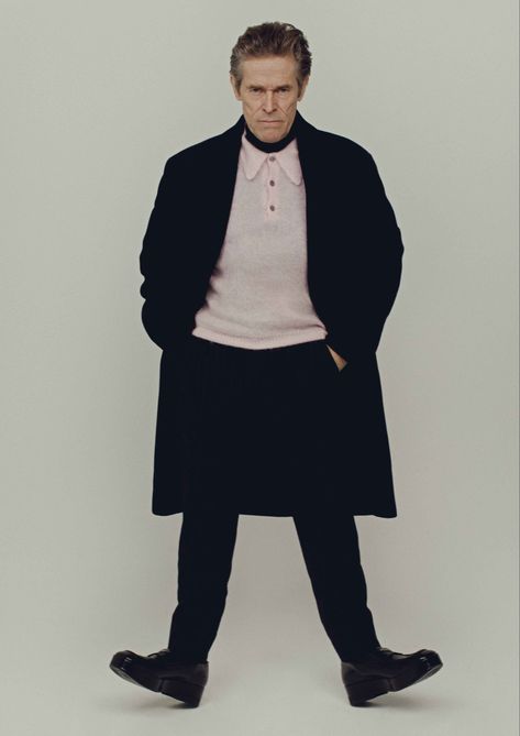 Willem Dafoe Outfit, Willem Dafoe Fashion, Willem Dafoe Photoshoot, Willem Dafoe Funny, Silly Photoshoot, William Defoe, Goofy Poses, Blursed Images, Photo Thoughts