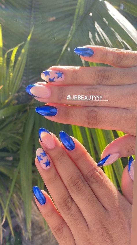 Spring Nails Stars, Blue Stars Nail Art, Blue Chrome Star Nails, Blue Chrome Short Nails, Nails Ideas With Stars, Royal Blue Chrome Nails Designs, Royal Blue Nails With Stars, Star Nail Inspo Acrylic, 4th Of July Chrome Nails