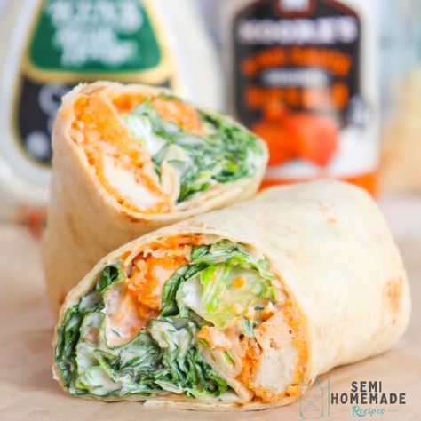 Buffalo Chicken Salad Wrap, Low Budget Lunch Ideas, Easy Beach Recipes, Chicken Cesear Salad Wrap Recipe, Cafe Lunch Ideas, Chicken Caesar Salad Wrap, Cesar Wrap, Chicken Salad Wrap Recipe, Chicken Caesar Salad Wraps