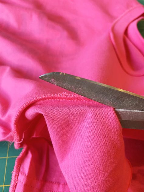 How To Add Puffy Sleeves to a T-Shirt | Stitching Sewcial How To Add Puffy Sleeves To A Dress, Add Puff Sleeves To Dress, Diy Shirt Sleeves, How To Do Puff Sleeves, Adding Puffy Sleeves, How To Make Puffed Sleeves, Puff Sleeve Sweatshirt, How To Make Ruffle Sleeves, Diy Puffy Sleeves