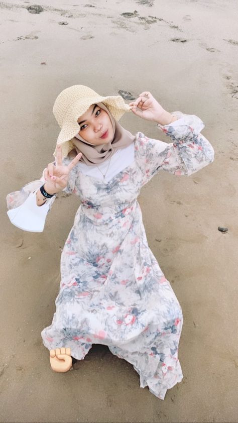 Ootd Hijab Ke Pantai, Outfit Bali, Hijab Ootd, Ootd Dress, Fashion Hijab, Ootd Hijab, Hijab Dress, Ootd Outfit, Girl Style