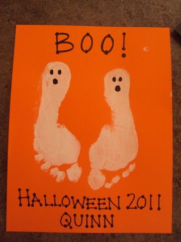 Halloween Unique Halloween Crafts, Footprint Crafts, Easy Halloween Crafts, Footprint Art, Handprint Crafts, Daycare Crafts, Halloween Crafts For Kids, Theme Halloween, Halloween Craft