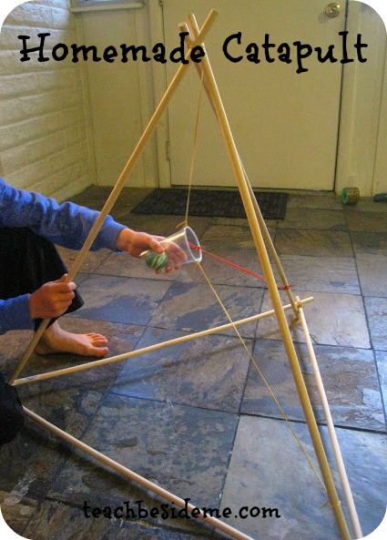 homemade catapult for the Girl Scouts Entertainment Technology Junior badge Diy Catapult, Stem Learning Activities, Kids Woodworking Projects, Woodworking Projects Furniture, Scout Activities, Woodworking Projects For Kids, Scouts Crafts, Woodworking For Kids, Diy Projects For Kids