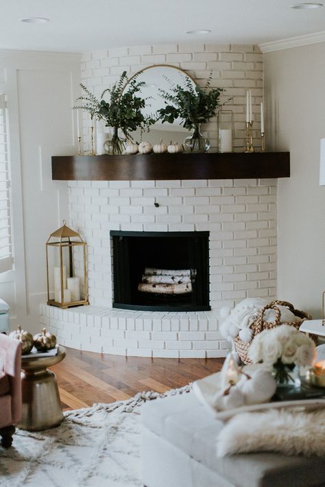 Sharing my simple, and affordable tips on how to decorate your home for fall using pumpkins, candles and greenery (both indoors and outdoors)! Corner Brick Fireplace, Curved Fireplace, Kitchen Interior Modern, White Brick Fireplace, Building House, Diy Casa, Corner Fireplace, Home Fireplace, Fireplace Ideas