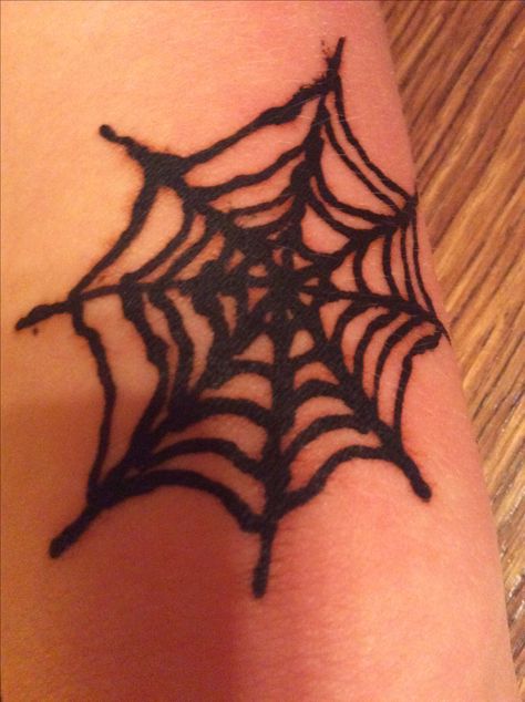 Spider Web Star Tattoo, Spiderweb Henna, Spider Web Henna, Spider Web Tattoo, Web Tattoo, Henna Ideas, Spider Tattoo, Stick And Poke, Foot Tattoo