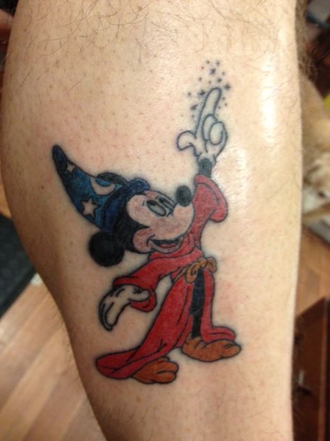 Mickey tat Fantasia Mickey Tattoo, Sorcerer Tattoo, Apprentice Tattoos, Mickey Sorcerer, Fandom Tattoos, Mickey Tattoo, Sorcerer Mickey, Tattoo Time, Micron Pens