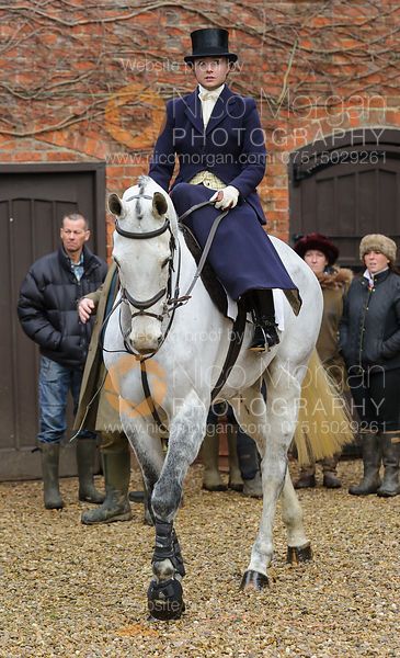 Sidesaddle Riding, Saddleseat Riding, English Pictures, Showmanship Outfit, Horse Riding Gear, Hunting Style, Riding Habit, Equestrian Helmets, Side Saddle