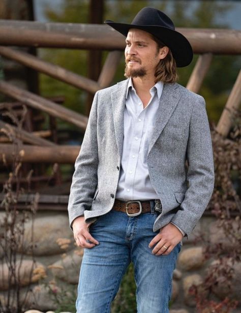 Kayce Dutton Yellowstone, Beth Dutton Rip Wheeler, Kayce Dutton, Yellowstone Beth Dutton, Yellowstone Beth, Grey Wool Blazer, Rip Wheeler, Luke Grimes, Beth Dutton