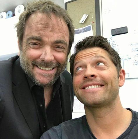 Crowley Supernatural, Supernatural Actors, Watson Sherlock, Bobby Singer, The Fallen Angel, Jensen And Misha, Mark Sheppard, Supernatural Pictures, Supernatural Destiel