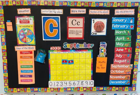 Circle Time Setup Ideas For Preschool, Learning Board For Preschoolers, Classroom Circle Time Board, Preschool Cork Board Ideas, Learning Boards Preschool, Preschool Circle Time Board Ideas, Prek Circle Time Setup, Daily Focus Board Preschool, Diy Circle Time Board Preschool