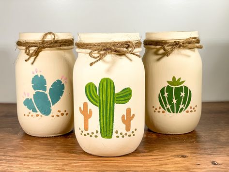 Hand Painted Mason Jar Ideas, Cool Mason Jar Painting Ideas, Mason Jar Art Paintings, Cute Jar Painting, Painted Items To Sell, Mason Jar Paint, Southwestern Centerpieces, Hand Painted Mason Jars, Hand Painted Jars