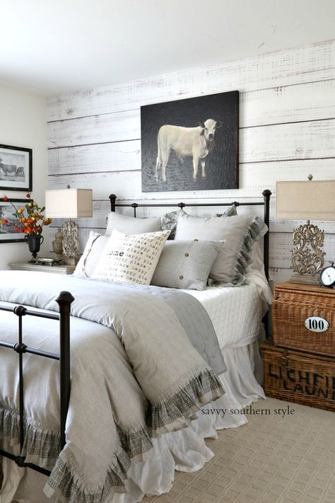 Incredible Country Bedroom Ideas For You - Decoholic Muebles Shabby Chic, French Farmhouse Style, French Country Bedrooms, Fall Bedroom, Farmhouse Bedroom Decor, Country Bedroom, French Farmhouse, Country Style Homes, Country Farmhouse Decor