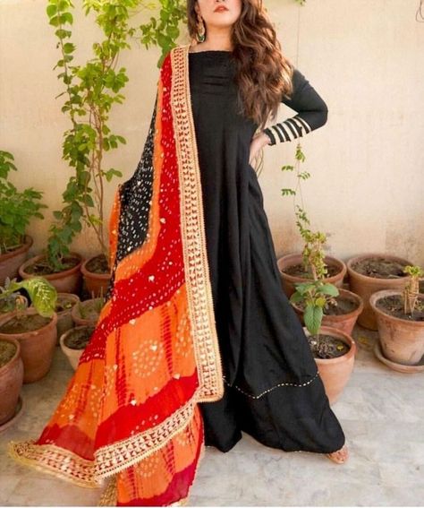 Chunri dupatta design ideas | Colorful chunri dupatta with plain suit, Long dress & chunri dupatta Chunri Dupatta, Black Anarkali Suits, Gharara Pants, Plain Suit, Asian Wedding Dress Pakistani, Anarkali Frock, Black Anarkali, Dupatta Design, Black Plain Dress