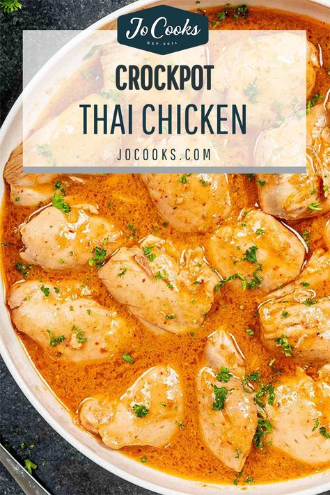 Low Cooker Recipes, Thai Chicken Slow Cooker Recipes, Crockpot Asian Chicken, Crock Pot Thai Chicken Curry, Crockpot Thai Chicken, Chicken Thighs Crockpot, Chicken Curry Crockpot, Thai Chicken Recipe, Crockpot Thai