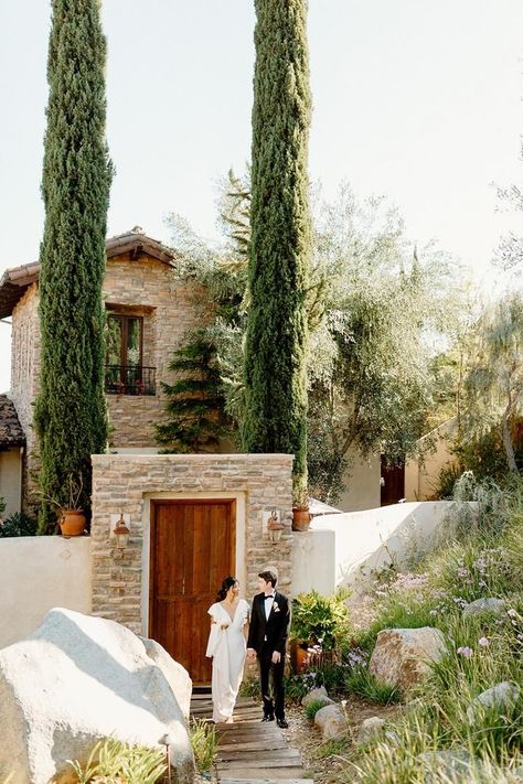 This Airbnb micro wedding in San Diego was an absolute dream. They rented an Airbnb for their closest family and friends and threw an intimate wedding in Escondido. They wanted their day to feel like they were in Italy and it really did. From the wedding venue to the romantic decor, I felt like we were transported to Italy. Browse the blog to see the full wedding day + to book me! Karra Leigh Photography Courthouse Wedding San Diego, Airbnb Micro Wedding, Airbnb Wedding Ideas, Vrbo Wedding, Airbnb Elopement, Italian Inspired Wedding, San Diego Elopement, Airbnb Wedding, San Diego Wedding Venues