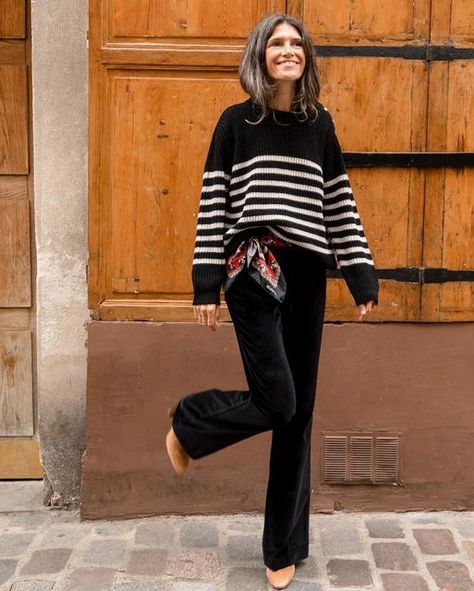 Parisian Fall Outfits, Striped Sweater Outfit, Black Sweater Outfit, White Sweater Outfit, Black Pants Outfit, Winter Sweater Outfits, Outfit Combos, Black And White Cardigans, Stripe Outfits