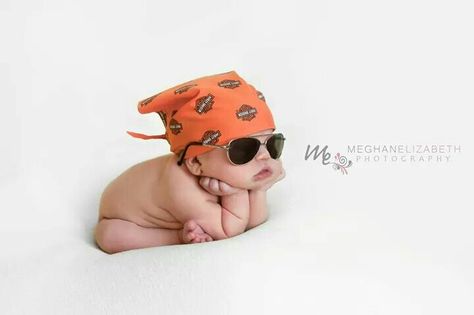 Harley Davidson baby Newborn Harley Davidson Pictures, Motorcycle Newborn Pictures, Harley Maternity Photos, Harley Davidson Baby Announcement, Harley Davidson Nursery, Baby Harley Davidson, Harley Baby, Racing Baby, Biker Baby