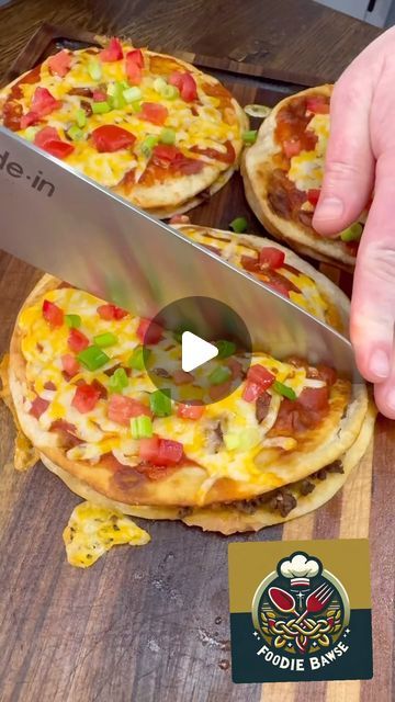 Tacobell Mexican Pizza Recipe, Pizza Tacos Recipes, Taco Bell Mexican Pizza Recipe Copycat, Mexican Pizza Taco Bell Copycat, Mexican Pizza Taco Bell, Homemade Mexican Pizza, Mexican Style Pizza, Taco Bell Mexican Pizza Recipe, Easy Mexican Pizza