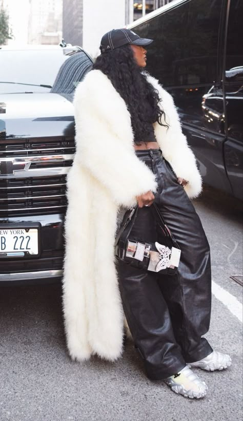 Fluffy Trench Coat Outfit, Long Fluffy Coat Outfit, White Winter Aesthetic Outfit, London Baddie Aesthetic, Long White Fur Coat Outfit, Sporty Cold Weather Outfits, Zebra Coat Outfits, Fur Coat Casual Outfit, Fashion Killa Winter