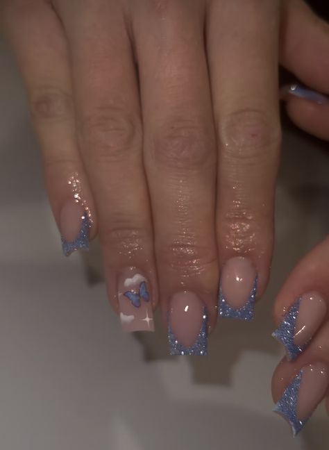 Short Nails Bday, Simple Nail Designs For Birthday, Nail Ideas For Prom Short, Fake Nail Designs Acrylics Short, Trendy Birthday Nails Short, Short Nail Birthday Designs, Nail Idea Short Square, Acrylic Nails For Concert, Birthday Acrylic Nails Medium