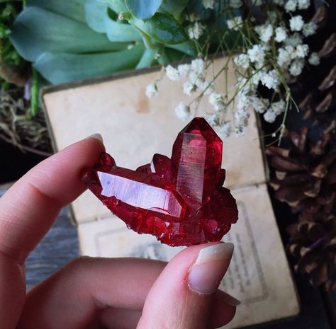 Ruby Aura Crystal Turquoise Rose, Crystal Aesthetic, Aura Crystals, Pretty Rocks, Crystal Magic, Mineral Stone, Minerals And Gemstones, Rocks And Gems, Aura Quartz