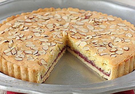 Italian Almond Raspberry Tart Individual Tarts, Almond Tart Recipe, Coffee Desserts, Almond Tart, Italian Cakes, Cherry Bakewell, Cherry Jam, Italian Pastries, Raspberry Almond