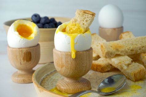 Dippy Eggs with Soldiers: How to Make It (British Breakfast Recipe) British Breakfast Recipes, Copycat Cinnabon Recipe, Cinnabon Recipe, British Breakfast, English Scones, Dippy Eggs, Cutout Cookies, Baking Recipes Cookies, Sticky Buns