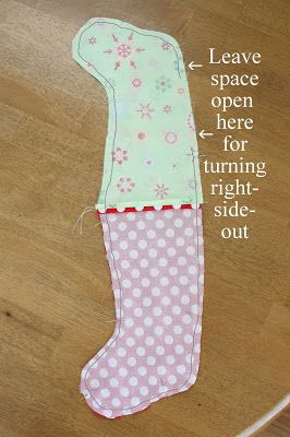 Diary of a Quilter - a quilt blog: Easy Stocking Tutorial - easy way to make a lined stocking Diy Christmas Stocking Pattern, Christmas Stocking Tutorial, Simple Stocking, Christmas Stockings Sewing, Stocking Tutorial, Diy Sy, Christmas Sewing Projects, Christmas Stockings Diy, Holiday Sewing