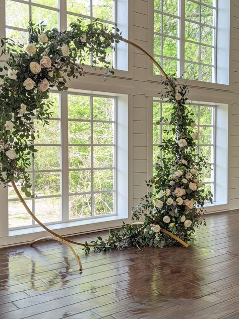 Wedding Arches Outdoors, Wedding Alters, Floral Arch Wedding, Moon Gate, Wedding Ceremony Arch, Wedding Arch Flowers, Arch Flowers, Arch Decoration Wedding, Wedding Ceremony Backdrop