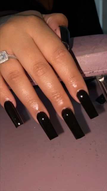 Baddie Black Nails Acrylic, Black Medium Square Nails, Long Black Nails Ideas, Medium Length Black Nails, Medium Black Nails, All Black Acrylic Nails, Black Nails For Halloween, Nude And Black Nails, Acrylic Black Nails