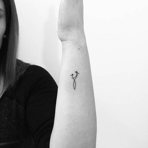 44 Tiny Minimalist Tattoo Designs by Nena Tattoo | Page 4 of 4 | TattooAdore Tiny Minimalist Tattoo, Zwilling Tattoo, Tattoos Tiny, Mom Daughter Tattoos, Tattoo Diy, French Tattoo, Omerta Tattoo, Mom Tattoo Designs, Mommy Tattoos