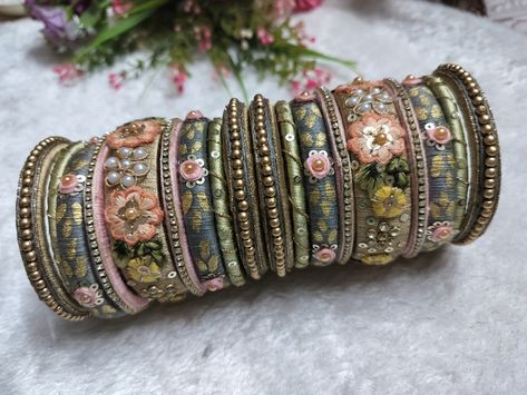 Cotton Thread Bangles, Thread Bangles Making, Aari Bangles, Diy Bangles, Bottles Decoration Diy, Diy Earrings Dangle, Fabric Bangles, Silk Thread Bangles Design, Diy Earrings Easy