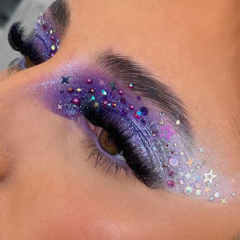 Purple Glitter Eye Makeup, Edc Makeup, Ballerina Bride, Makeup Portfolio, Prom Eye Makeup, Carnival Makeup, Eye Makeup Styles, Lavender Haze, Moda Instagram