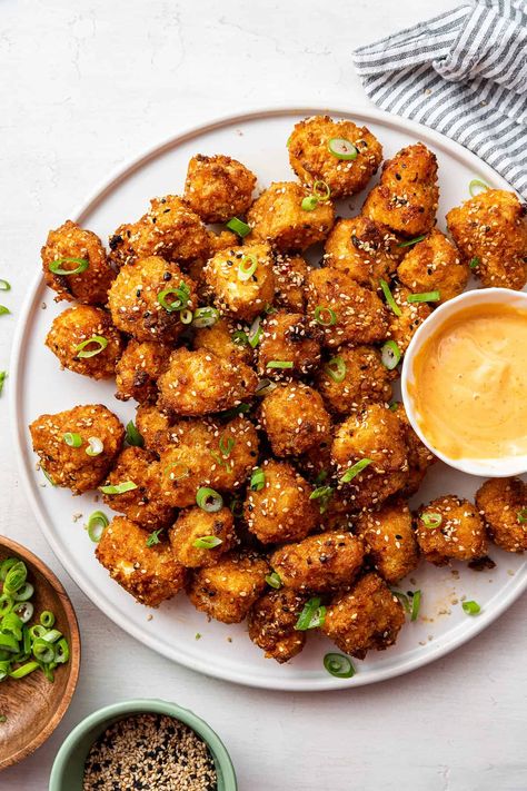 Bang Bang Cauliflower Recipe, Bang Bang Cauliflower, Kitchen Sanctuary, Gluten Free Panko, Plant Based Meal Planning, Friday Dinner, Simply Quinoa, Cauliflower Recipe, Vegan Meal Plans